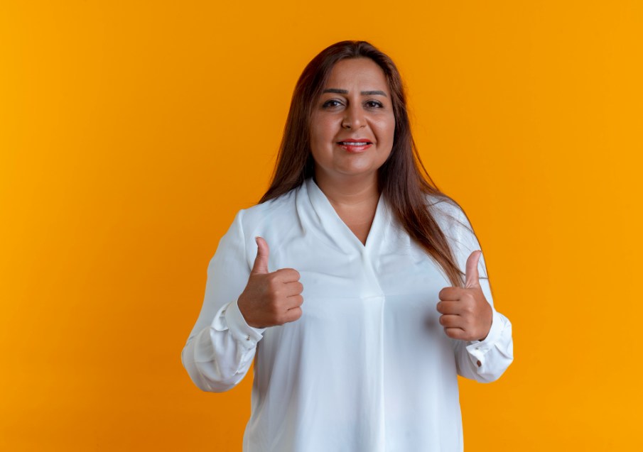 mujer-mexicana-thumbs-up